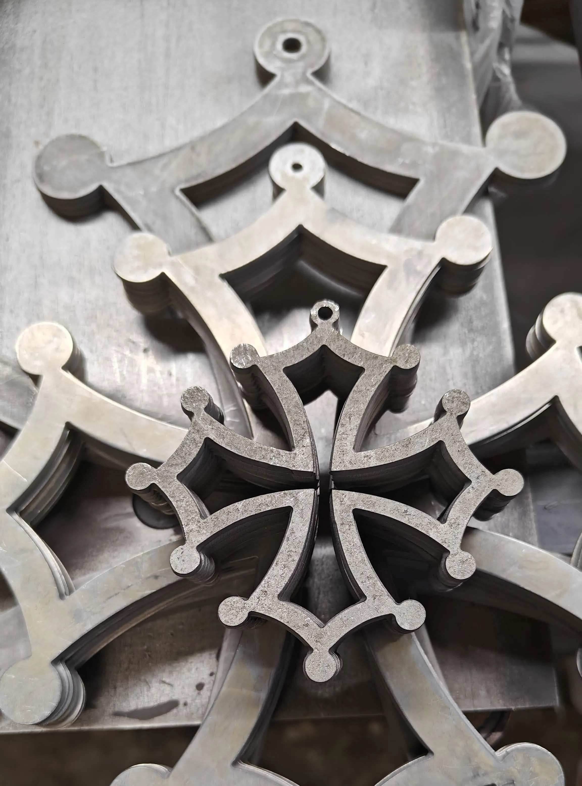 Croix occitanes découpées au plasma