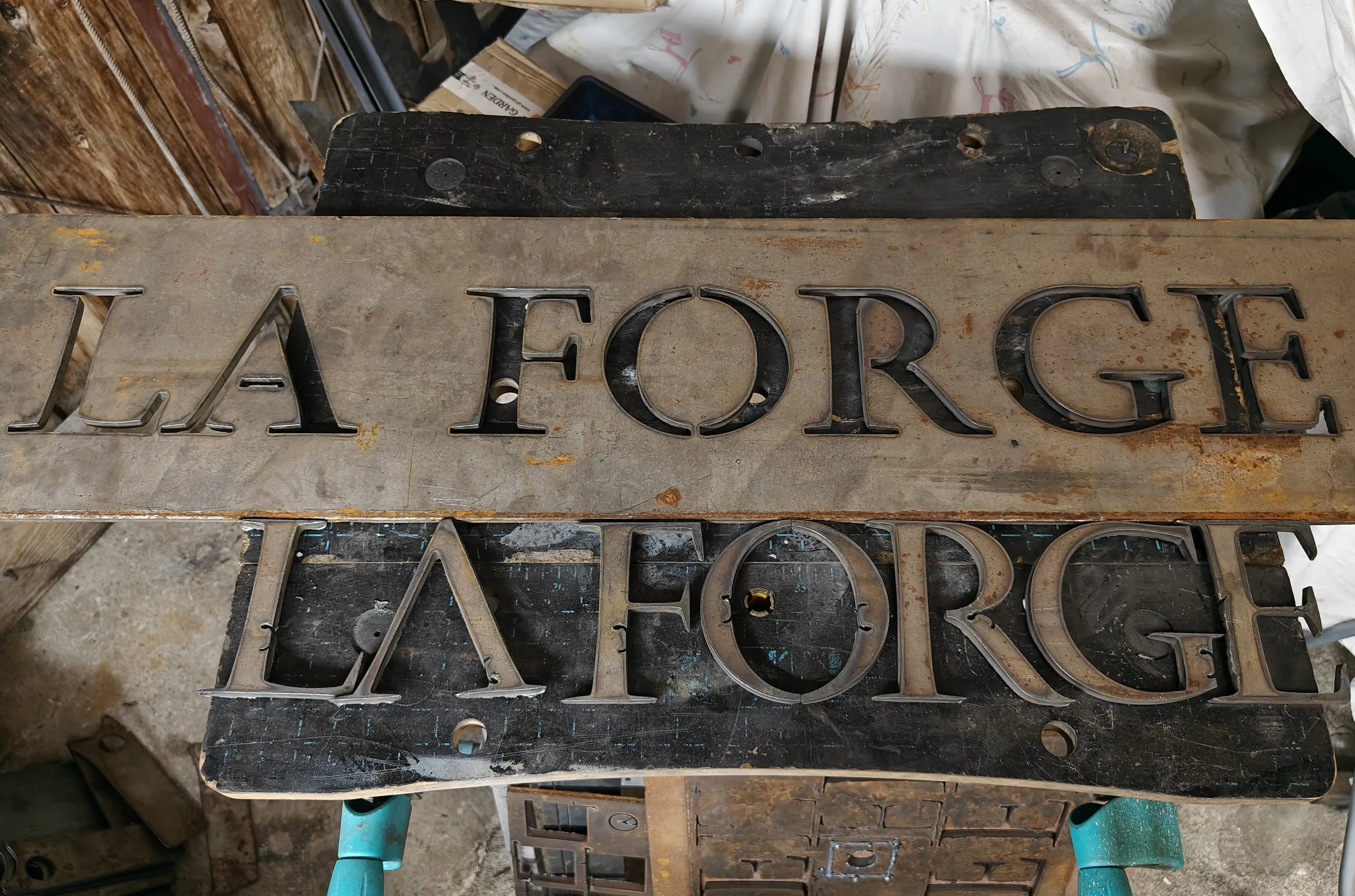 Enseigne en acier Corten découpée au plasma